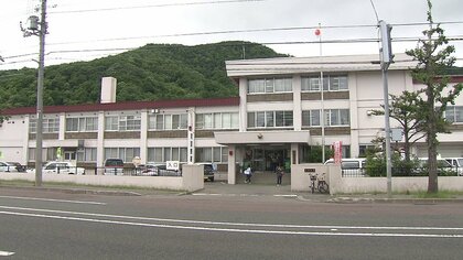 金属バットで10代の娘に暴行＆髪の毛を掴み背中蹴る　43歳父親を傷害容疑で逮捕